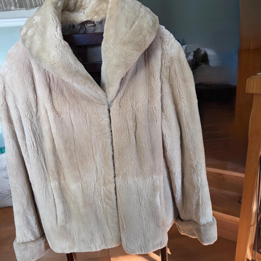 Elegant Blonde Mink Jacket
